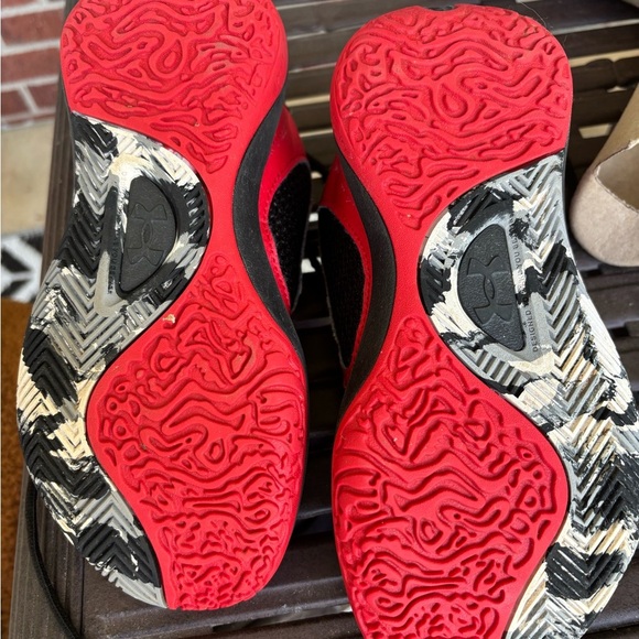 Boys Under Armour Basketball shoes 3.5 red sneakers UA ECU - Picture 3 of 6